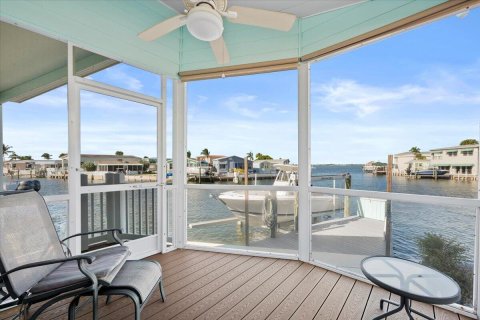 House in Jensen Beach, Florida 2 bedrooms, 98.1 sq.m. № 2250369 - photo 10