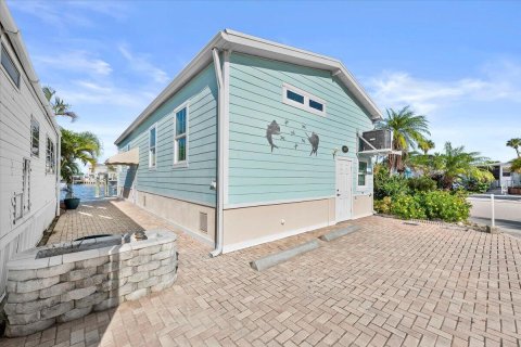 House in Jensen Beach, Florida 2 bedrooms, 98.1 sq.m. № 2250369