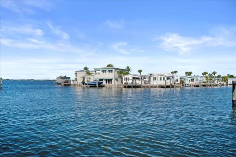 House in Jensen Beach, Florida 2 bedrooms, 98.1 sq.m. № 2250369 - photo 9