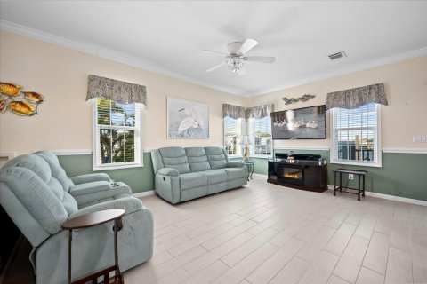 House in Jensen Beach, Florida 2 bedrooms, 98.1 sq.m. № 2250369 - photo 12