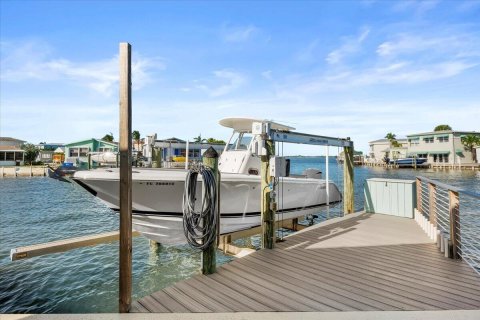 House in Jensen Beach, Florida 2 bedrooms, 98.1 sq.m. № 2250369 - photo 7