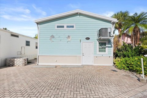House in Jensen Beach, Florida 2 bedrooms, 98.1 sq.m. № 2250369 - photo 2