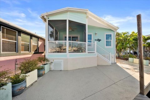 House in Jensen Beach, Florida 2 bedrooms, 98.1 sq.m. № 2250369 - photo 8