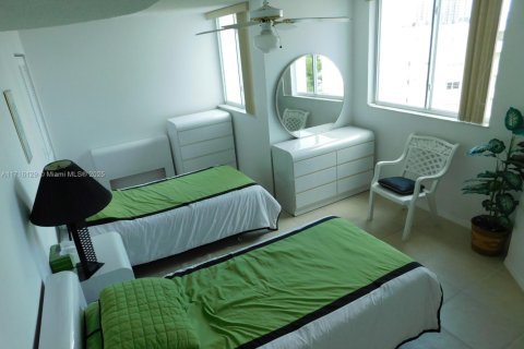 Condo in Sunny Isles Beach, Florida, 2 bedrooms  № 1470635 - photo 11