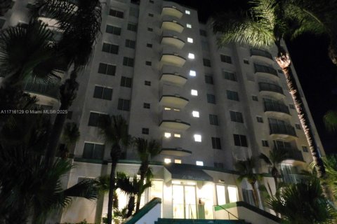 Condo in Sunny Isles Beach, Florida, 2 bedrooms  № 1470635 - photo 4