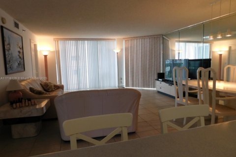 Condo in Sunny Isles Beach, Florida, 2 bedrooms  № 1470635 - photo 6