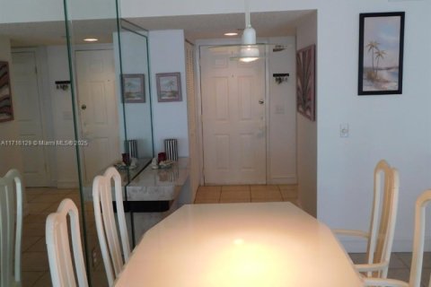 Condo in Sunny Isles Beach, Florida, 2 bedrooms  № 1470635 - photo 8