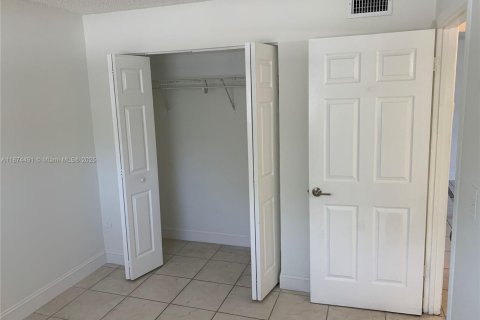 Copropriété à louer à Miami, Floride: 2 chambres, 80.55 m2 № 1923896 - photo 12