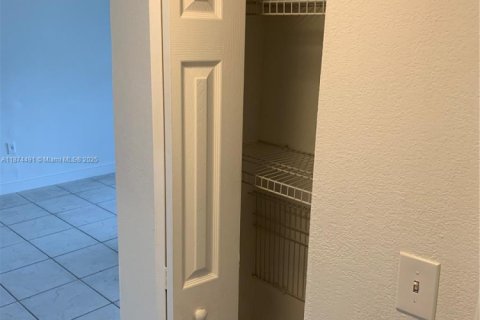 Copropriété à louer à Miami, Floride: 2 chambres, 80.55 m2 № 1923896 - photo 15