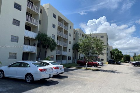Copropriété à louer à Miami, Floride: 2 chambres, 80.55 m2 № 1923896 - photo 1