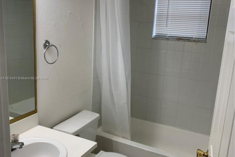 Copropriété à louer à Miami, Floride: 2 chambres, 80.55 m2 № 1923896 - photo 13