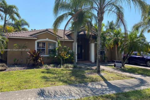 Villa ou maison à louer à Miami, Floride: 3 chambres, 147.99 m2 № 1941889 - photo 1