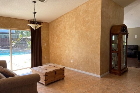 Villa ou maison à louer à Miami, Floride: 3 chambres, 147.99 m2 № 1941889 - photo 5