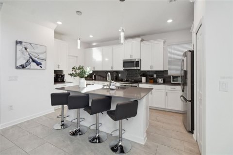 Villa ou maison à louer à Davenport, Floride: 5 chambres, 286.23 m2 № 2095810 - photo 2
