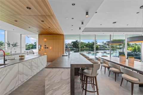 Casa en venta en Fort Lauderdale, Florida, 5 dormitorios, 772.48 m2 № 1946024 - foto 21