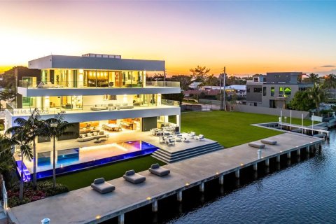 Casa en venta en Fort Lauderdale, Florida, 5 dormitorios, 772.48 m2 № 1946024 - foto 12