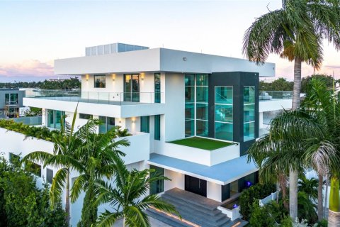 Casa en venta en Fort Lauderdale, Florida, 5 dormitorios, 772.48 m2 № 1946024 - foto 9