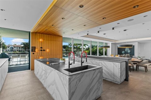 Casa en venta en Fort Lauderdale, Florida, 5 dormitorios, 772.48 m2 № 1946024 - foto 24