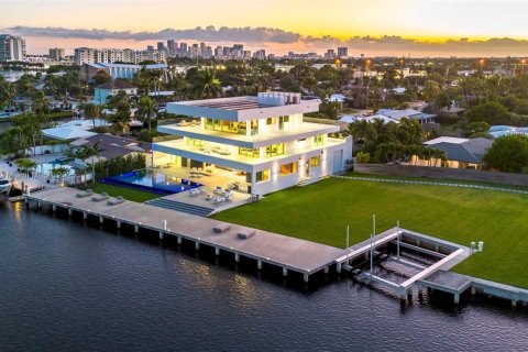 Casa en venta en Fort Lauderdale, Florida, 5 dormitorios, 772.48 m2 № 1946024 - foto 1