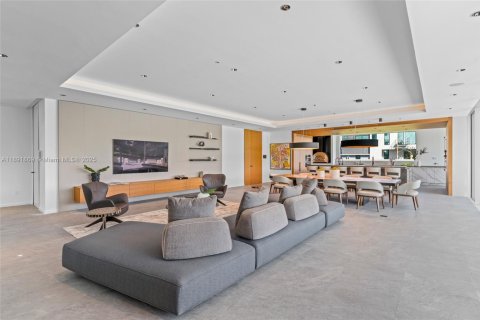 Casa en venta en Fort Lauderdale, Florida, 5 dormitorios, 772.48 m2 № 1946024 - foto 15