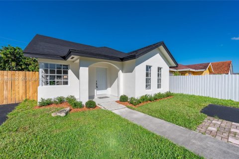 Casa en venta en Homestead, Florida, 3 dormitorios, 126.9 m2 № 1997485 - foto 2