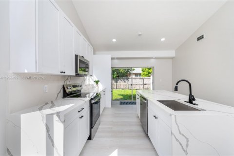 Casa en venta en Homestead, Florida, 3 dormitorios, 126.9 m2 № 1997485 - foto 4