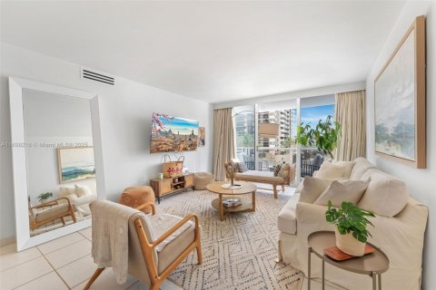 Купить кондоминиум в Майами-Бич, Флорида 2 спальни, 95.69м2, № 2018858 - фото 28