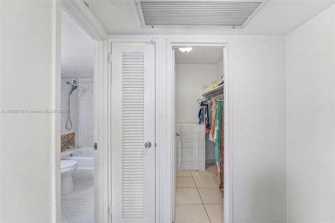 Купить кондоминиум в Майами-Бич, Флорида 2 спальни, 95.69м2, № 2018858 - фото 7