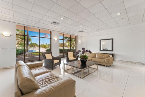 Купить кондоминиум в Майами-Бич, Флорида 2 спальни, 95.69м2, № 2018858 - фото 12