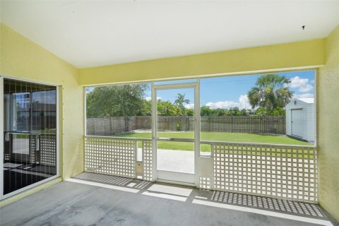 Купить виллу или дом в Кейп-Корал, Флорида 5 комнат, 147.34м2, № 1837852 - фото 28