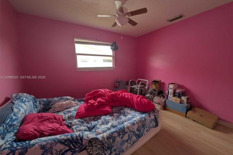 House in Port St. Lucie, Florida 3 bedrooms, 113.15 sq.m. № 2399736 - photo 6