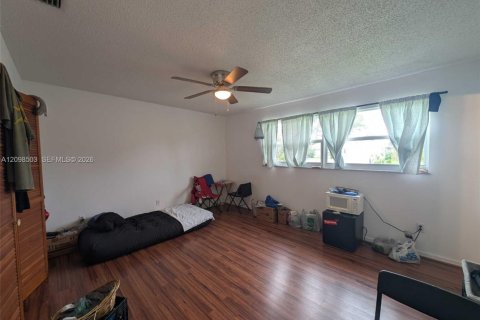 House in Port St. Lucie, Florida 3 bedrooms, 113.15 sq.m. № 2399736 - photo 16