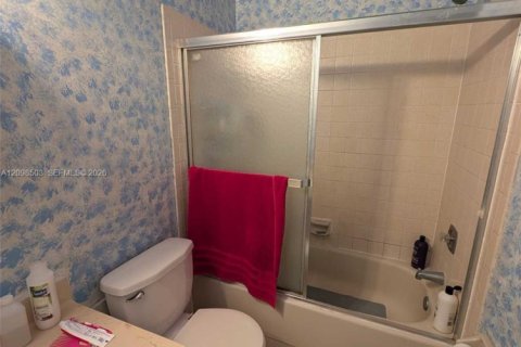 House in Port St. Lucie, Florida 3 bedrooms, 113.15 sq.m. № 2399736 - photo 14