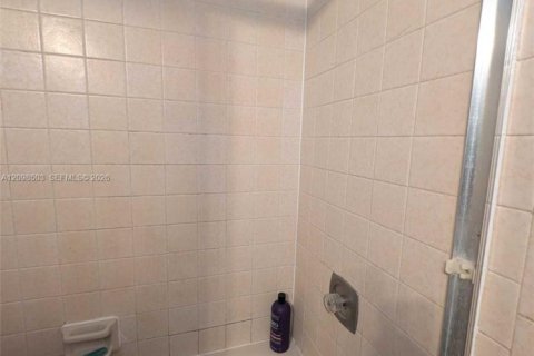 House in Port St. Lucie, Florida 3 bedrooms, 113.15 sq.m. № 2399736 - photo 15