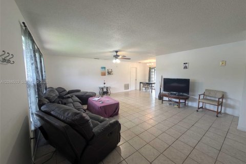 Casa en Port St. Lucie, Florida 3 dormitorios, 113.15 m2 № 2399736
