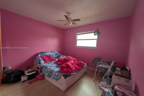 House in Port St. Lucie, Florida 3 bedrooms, 113.15 sq.m. № 2399736 - photo 9
