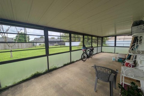 House in Port St. Lucie, Florida 3 bedrooms, 113.15 sq.m. № 2399736 - photo 29