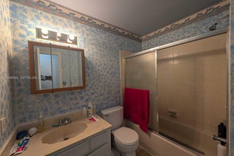 House in Port St. Lucie, Florida 3 bedrooms, 113.15 sq.m. № 2399736 - photo 17