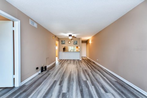 Condominio en venta en Saint Petersburg, Florida, 2 dormitorios, 82.68 m2 № 1900369 - foto 11