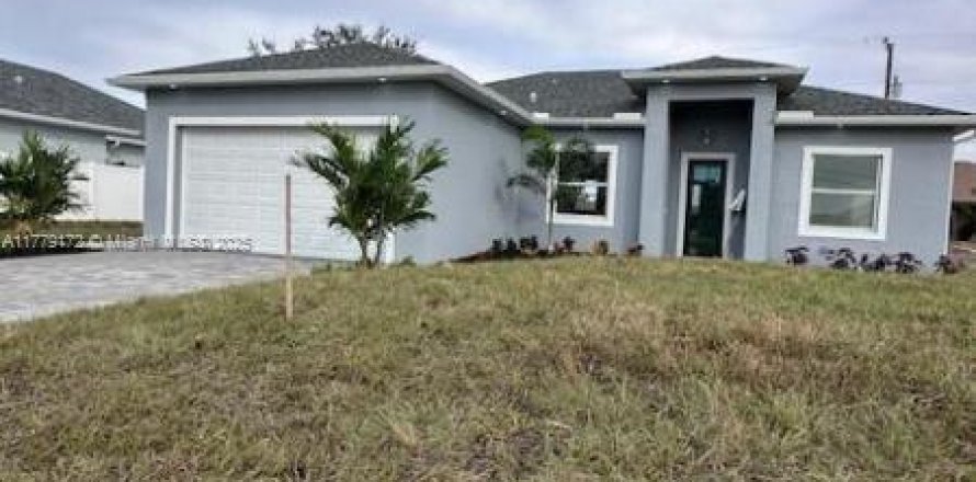 House in Cape Coral, Florida 3 bedrooms № 1868823