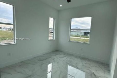 House in Cape Coral, Florida 3 bedrooms № 1868823 - photo 16