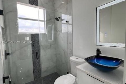 House in Cape Coral, Florida 3 bedrooms № 1868823 - photo 7