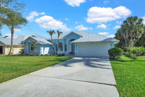 House in Port St. Lucie, Florida 4 bedrooms, 250 sq.m. № 2190812 - photo 2