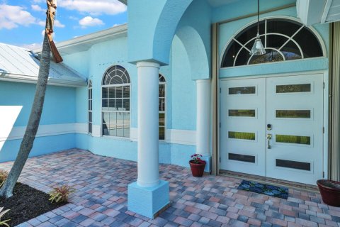 House in Port St. Lucie, Florida 4 bedrooms, 250 sq.m. № 2190812 - photo 4
