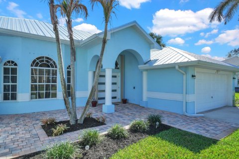 House in Port St. Lucie, Florida 4 bedrooms, 250 sq.m. № 2190812 - photo 3