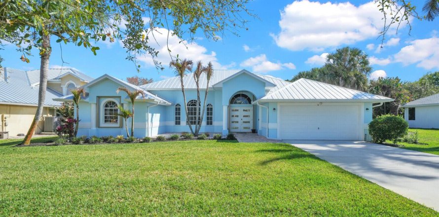 House in Port St. Lucie, Florida 4 bedrooms, 250 sq.m. № 2190812