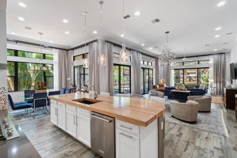 Villa ou maison à vendre à Orlando, Floride: 3 chambres, 302.03 m2 № 2413520 - photo 11