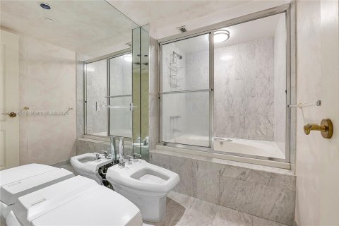 Condo in Miami Beach, Florida, 2 bedrooms  № 1702872 - photo 13