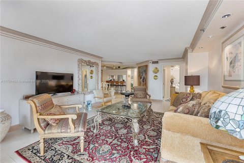 Condo in Miami Beach, Florida, 2 bedrooms  № 1702872 - photo 3