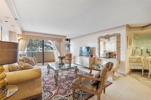 Condo in Miami Beach, Florida, 2 bedrooms  № 1702872 - photo 2